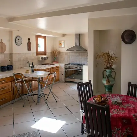 Spacious 6-bedroom, 5 Bathroom House In *