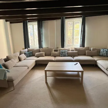 Spacious 6-bedroom, 5 Bathroom House In