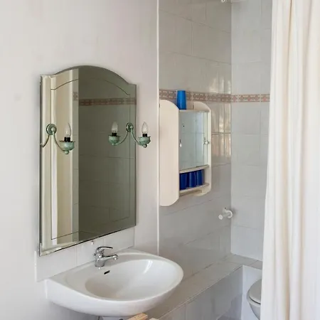 Сasa de vacaciones Spacious 6-bedroom, 5 Bathroom House In