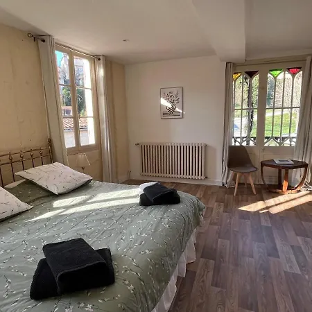 Сasa de vacaciones Spacious 6-bedroom, 5 Bathroom House In *