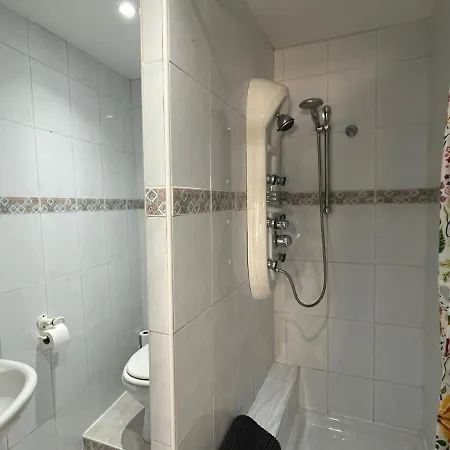 Spacious 6-bedroom, 5 Bathroom House In *